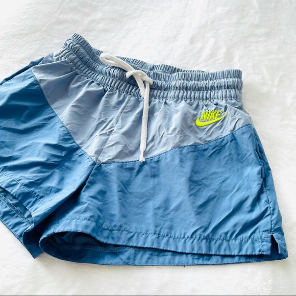 Nike Pants - Nike shorts sz XS (v701)